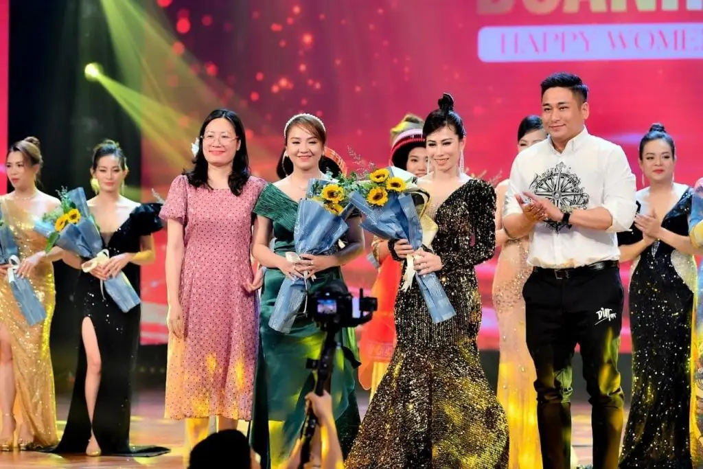 NGUYÊN SINH GROUP ĐỒNG HÀNH CÙNG GIỌNG CA VÀNG DOANH NHÂN